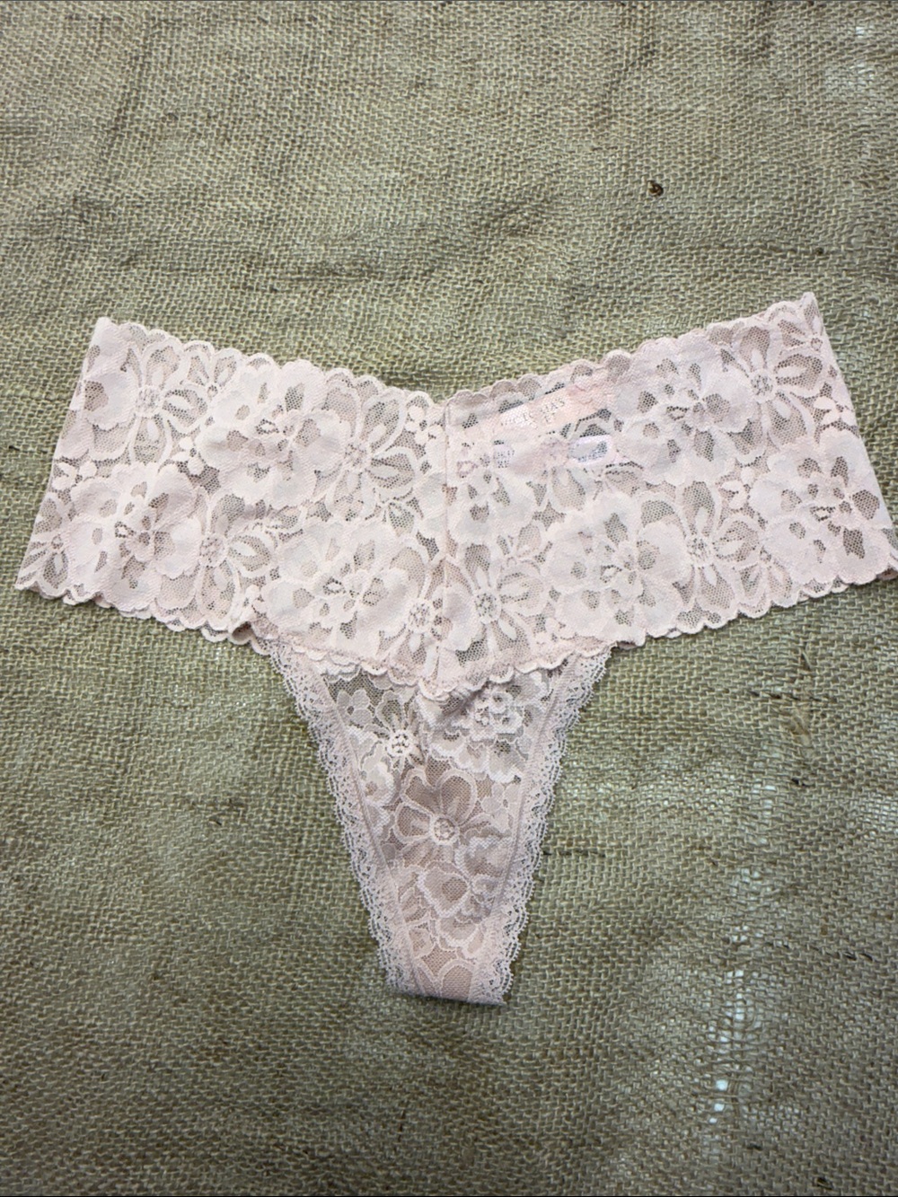 🌸 NWT Victoria’s Secret Lacie Floral Lace Thong Panty Sz M